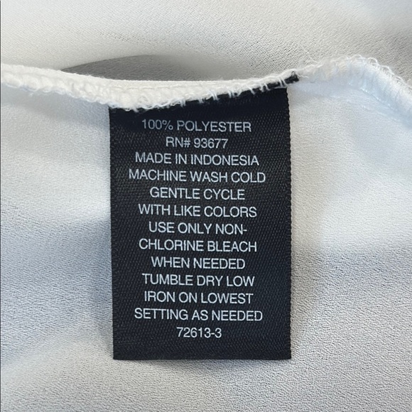 NWOT!! White Sleeveless Blouse - Picture 8 of 8